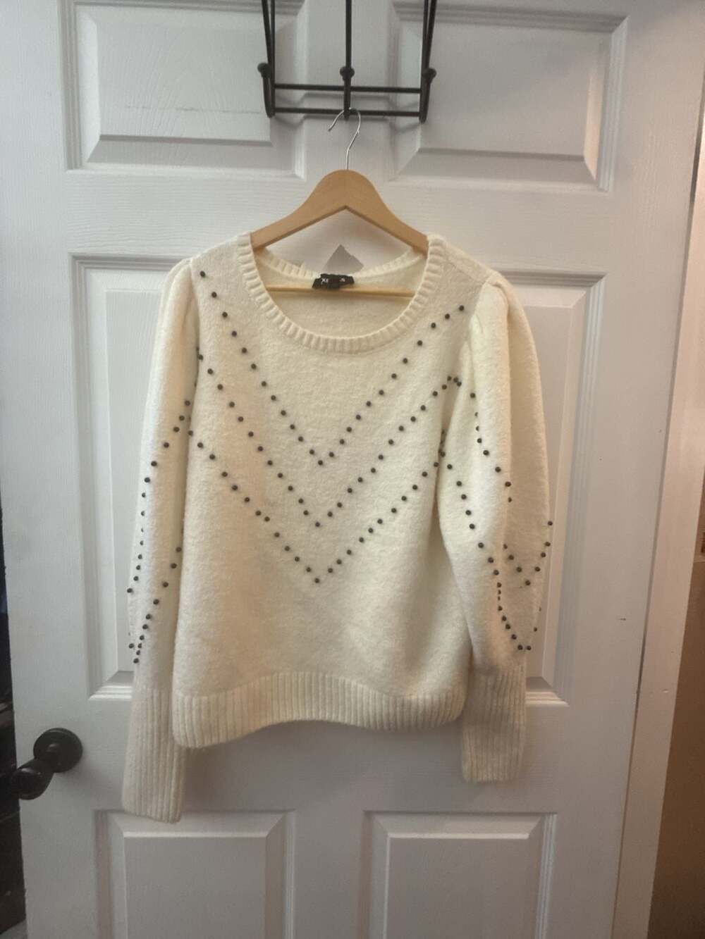 Express White Beaded V-Pattern Puff Sleeve Sweater